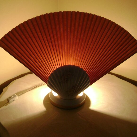 Vintage Hollywood Regency Glam Pink Accordion Fan Shell Table 15” MCM Lamp Gold - Picture 4 of 9